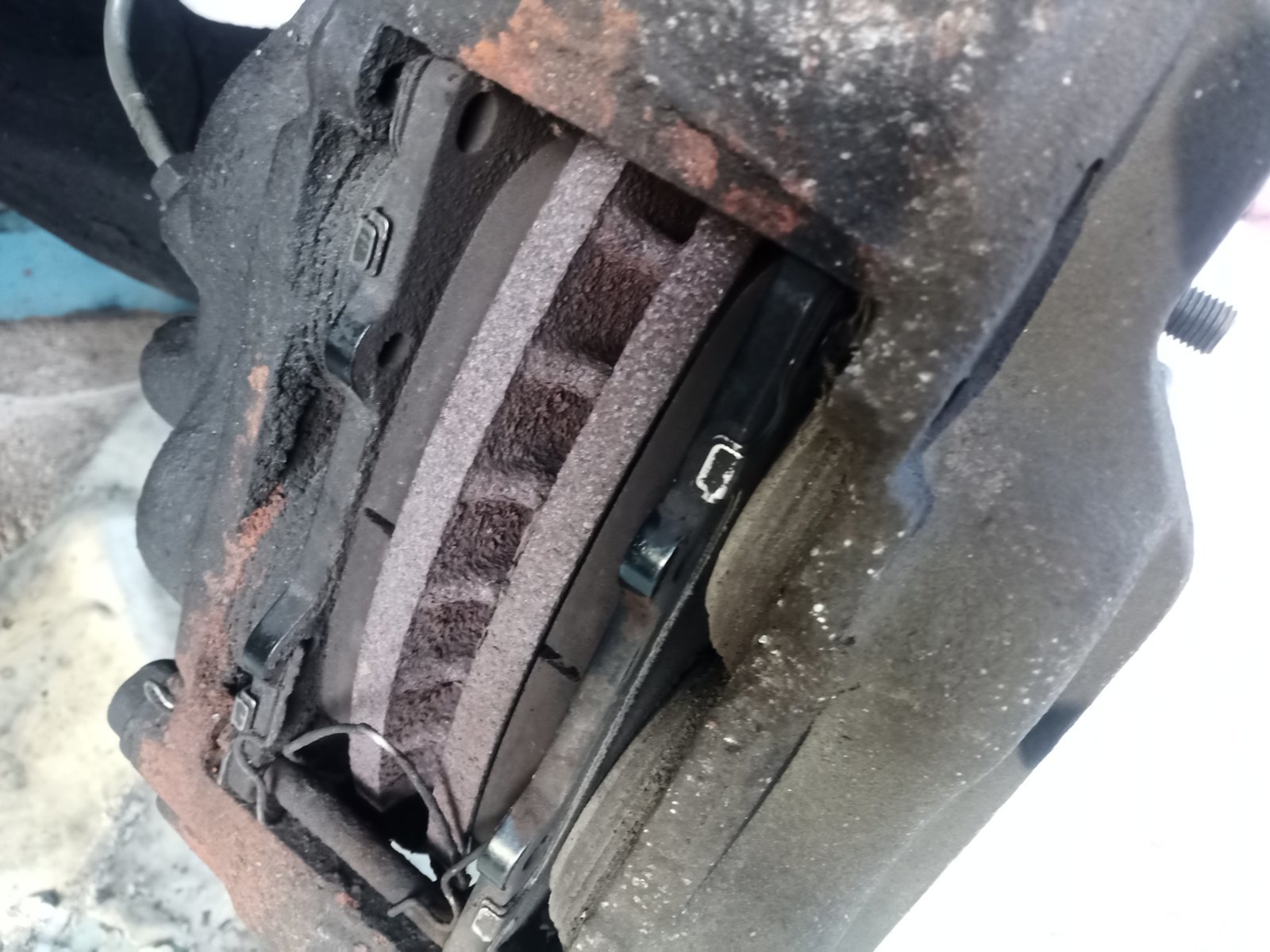 miss brake caliper slide pin.jpg