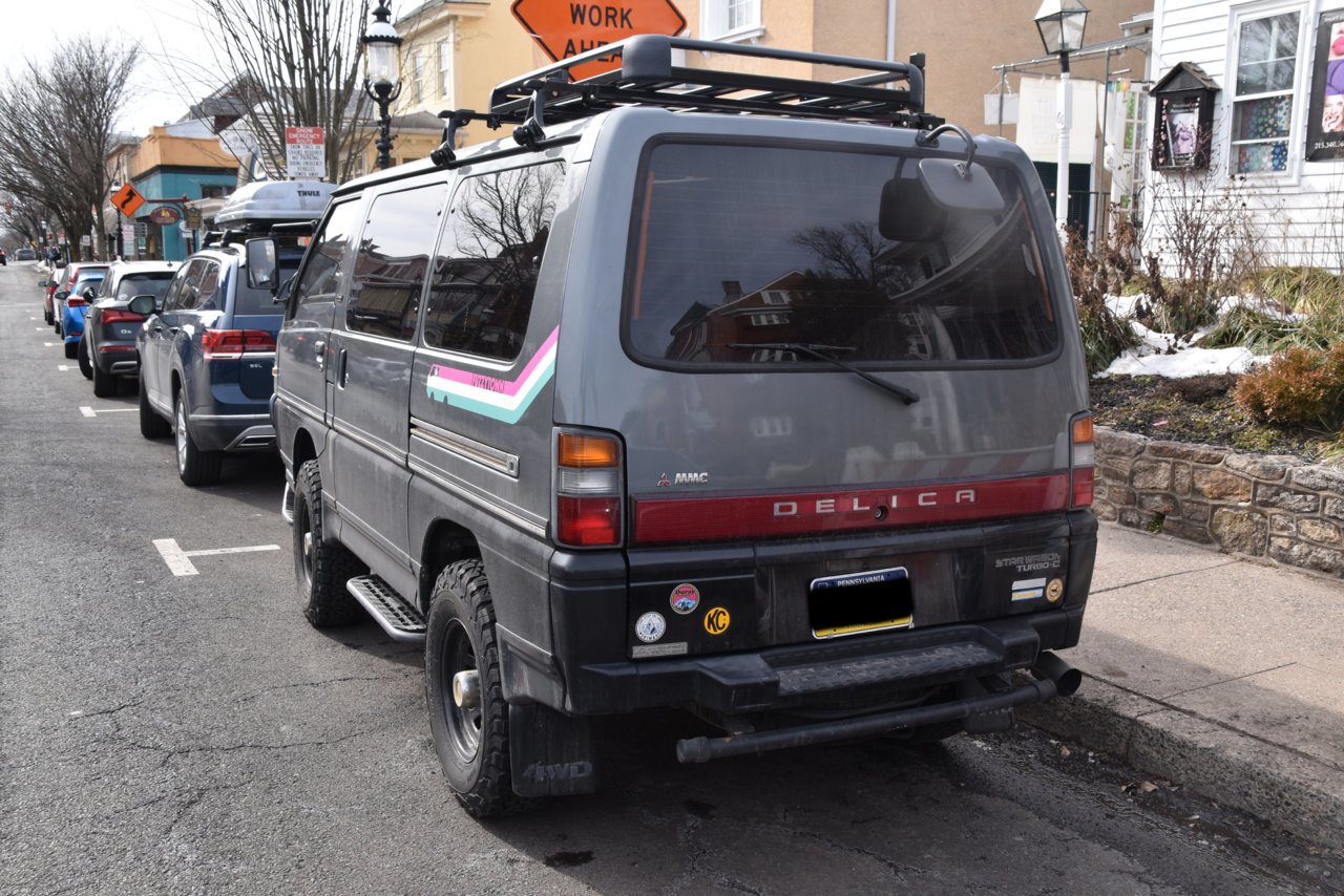 MitsubishiDelica 001.jpg