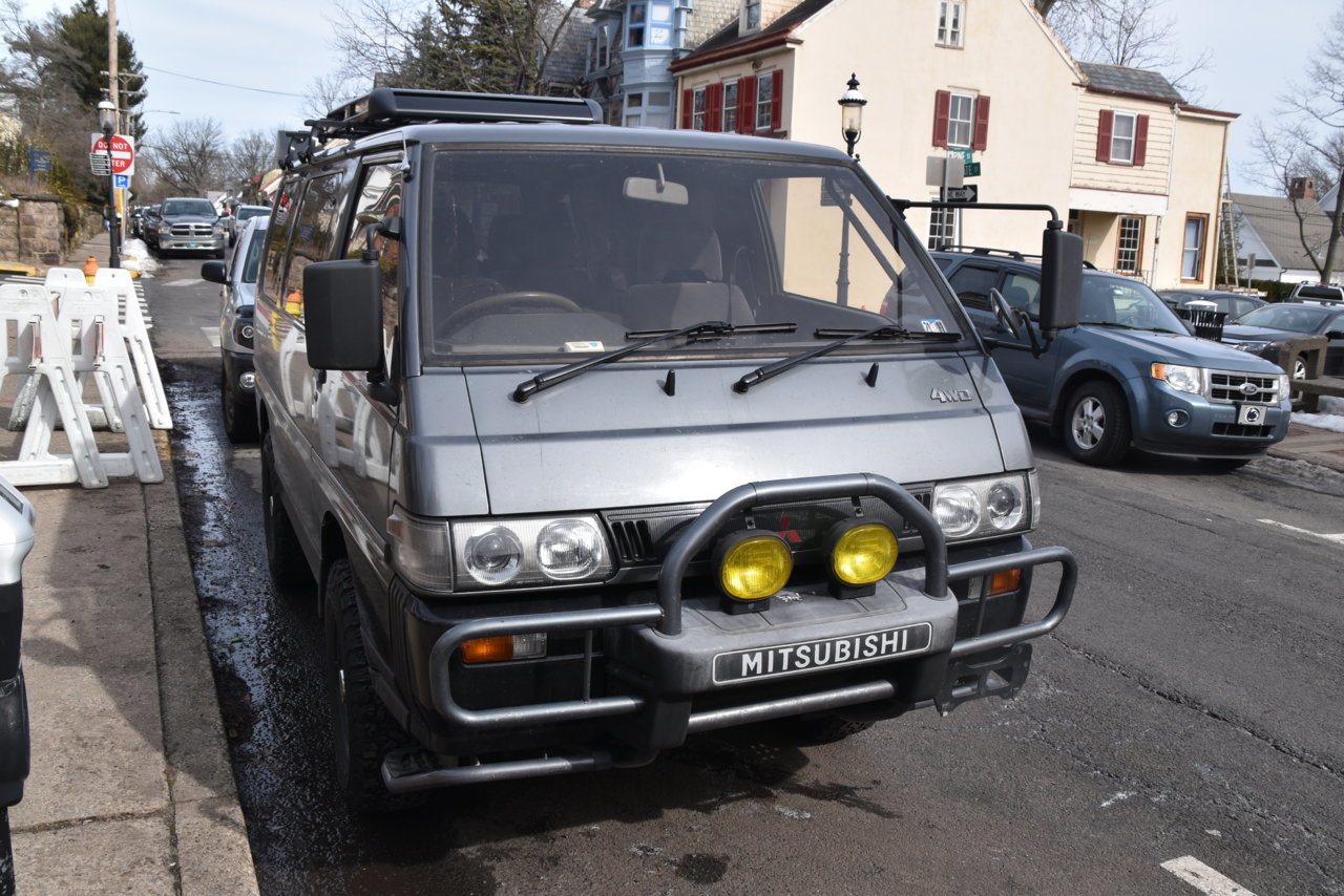 MitsubishiDelica 002.jpg