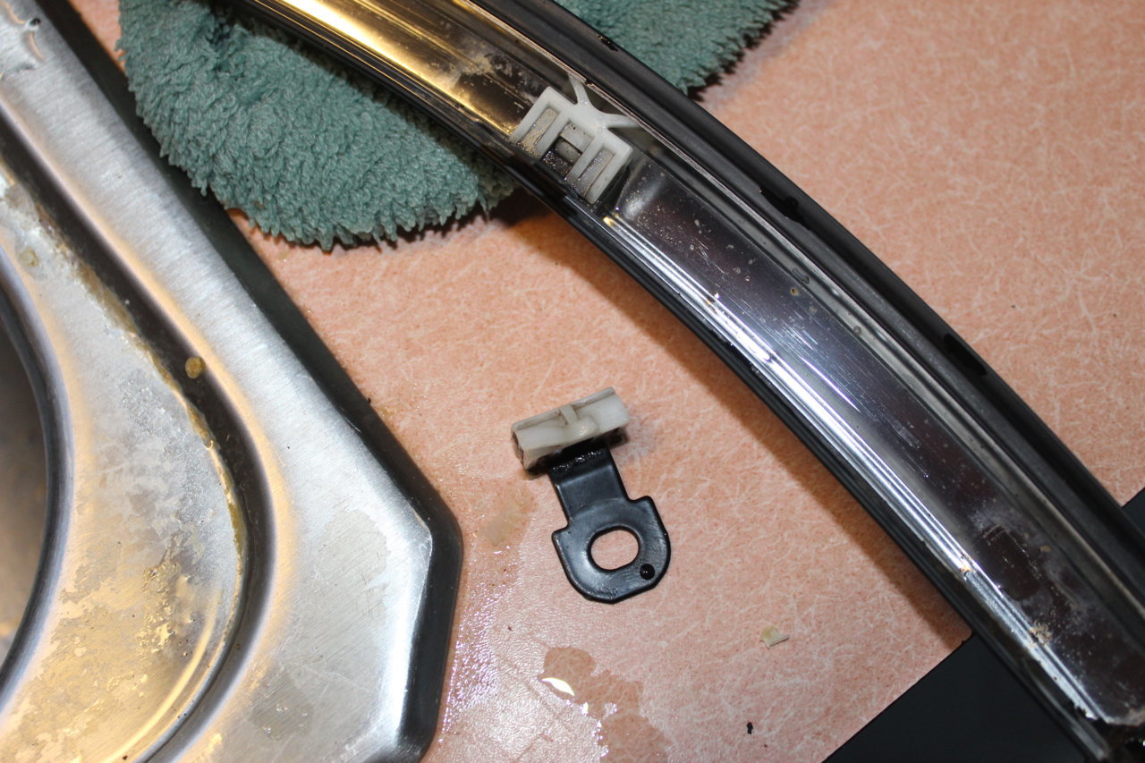 molding clip broken.jpg