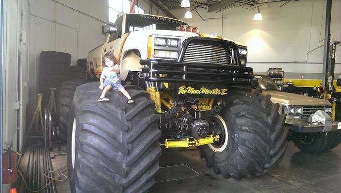 Monster truck.jpg