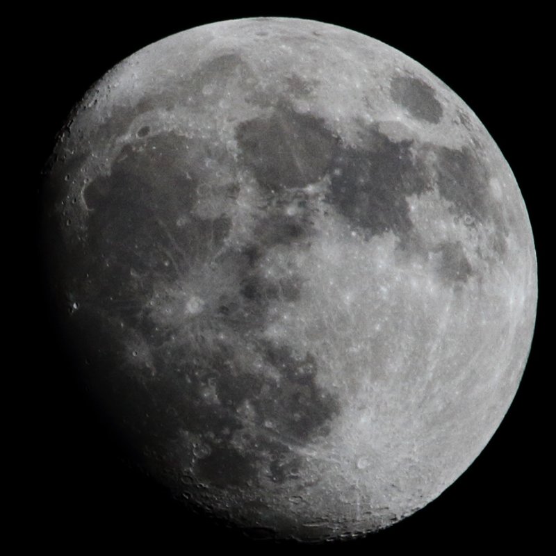 moon_closeup.jpg