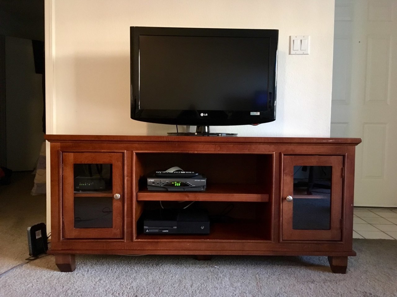 Moor tv stand1.jpg