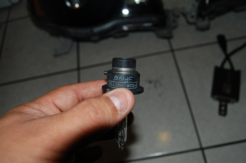 Morimoto Bulb Tab Broken.jpg