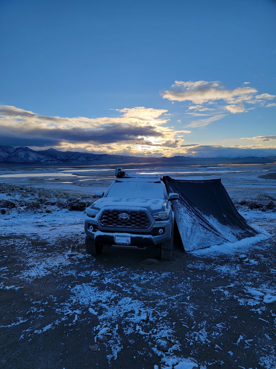 Morning snow on Awning at Crab Cooker.jpg