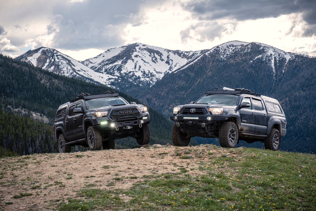 mountain tacomas.jpg