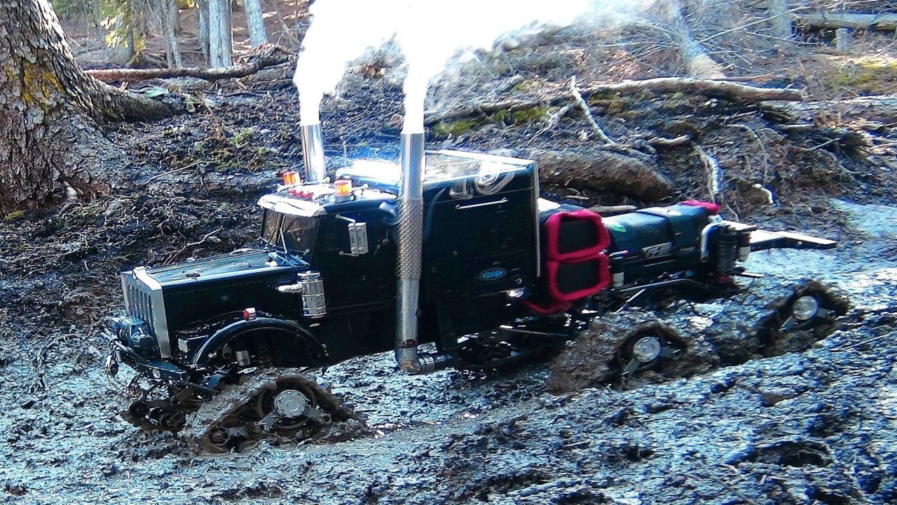 mud-bog-monster-truck-is-a-rc-4x4-semi-truck-off-road-beast-that-is-smaller-than-your-dog.jpg