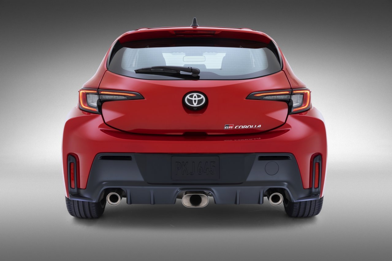 MY23_GR-Corolla_Core_05.jpg