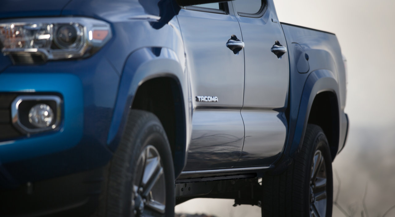 NAIAS_2016_Toyota_Tacoma_007.jpg