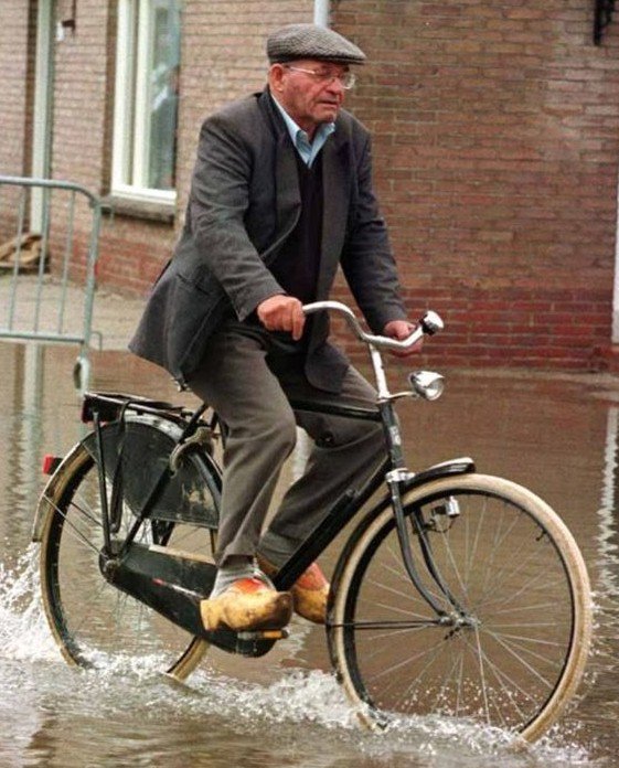 Neatherlands_Wooden_Shoes_b888484b34f62a6aa9222d5779d9b00f35dbd8ba.jpg