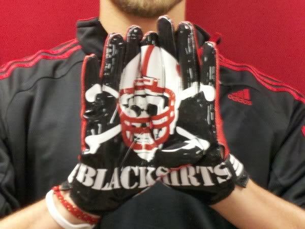 nebraska-2011-blackshirts-gloves-600x451_0312ba03f2ef2766bca7adaadd03468cff74f091.jpg