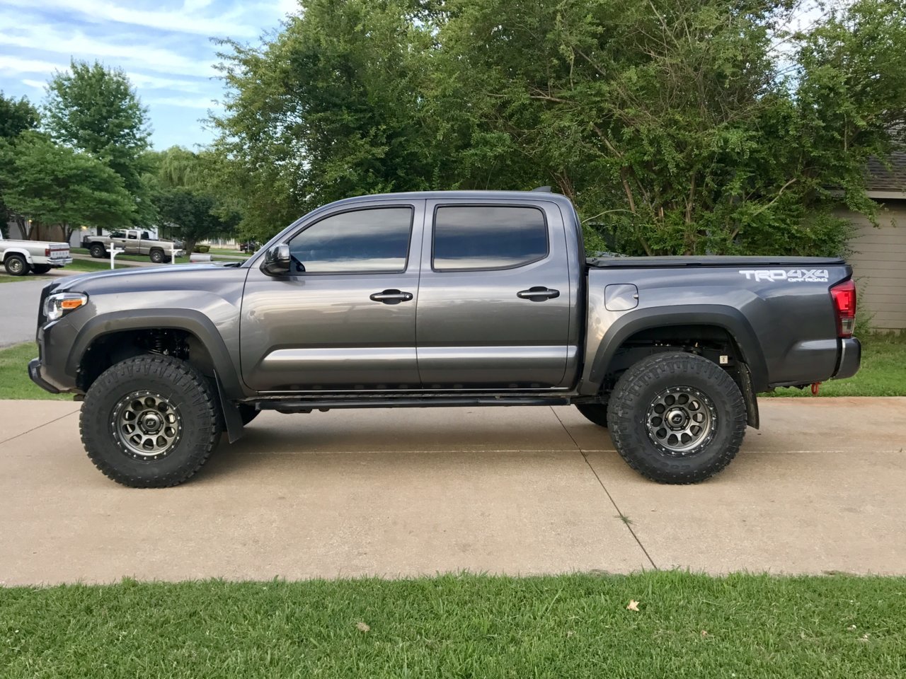 new lift and tires.jpg