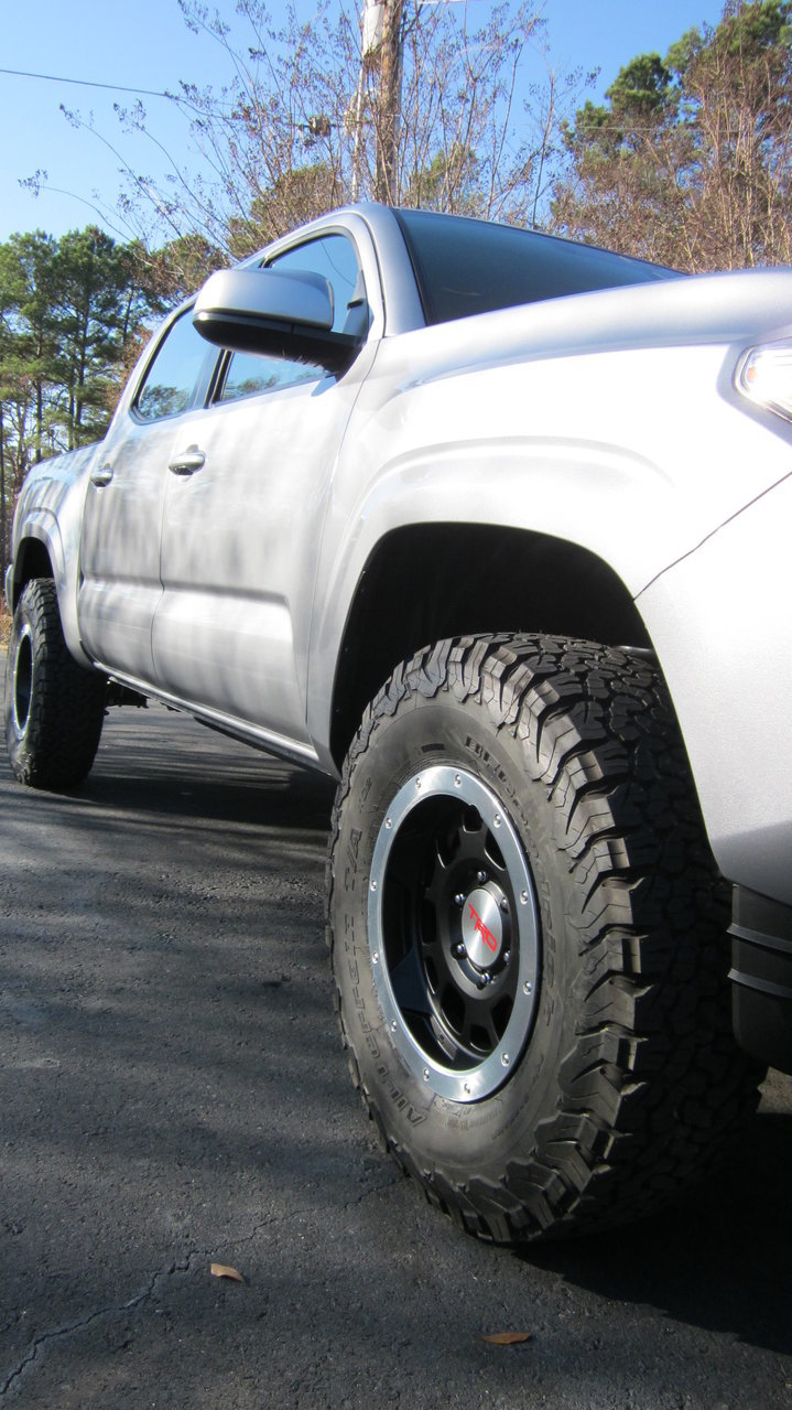 New tires 011.jpg