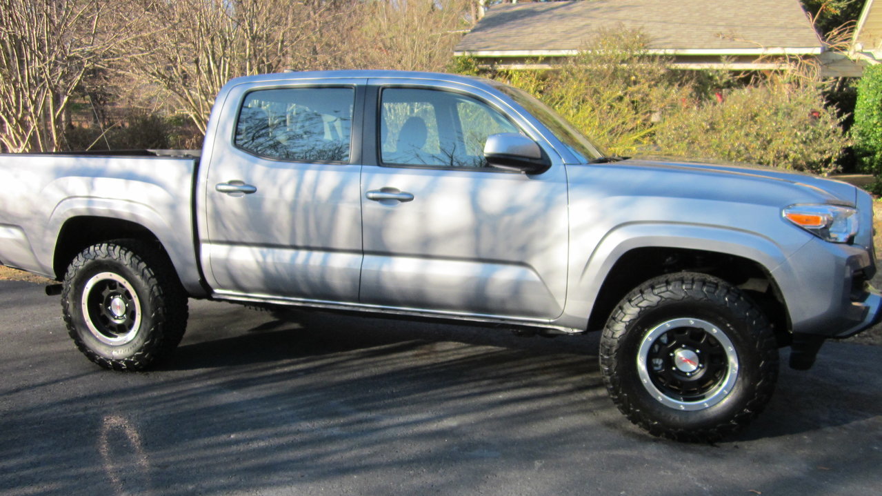 New tires 013.jpg