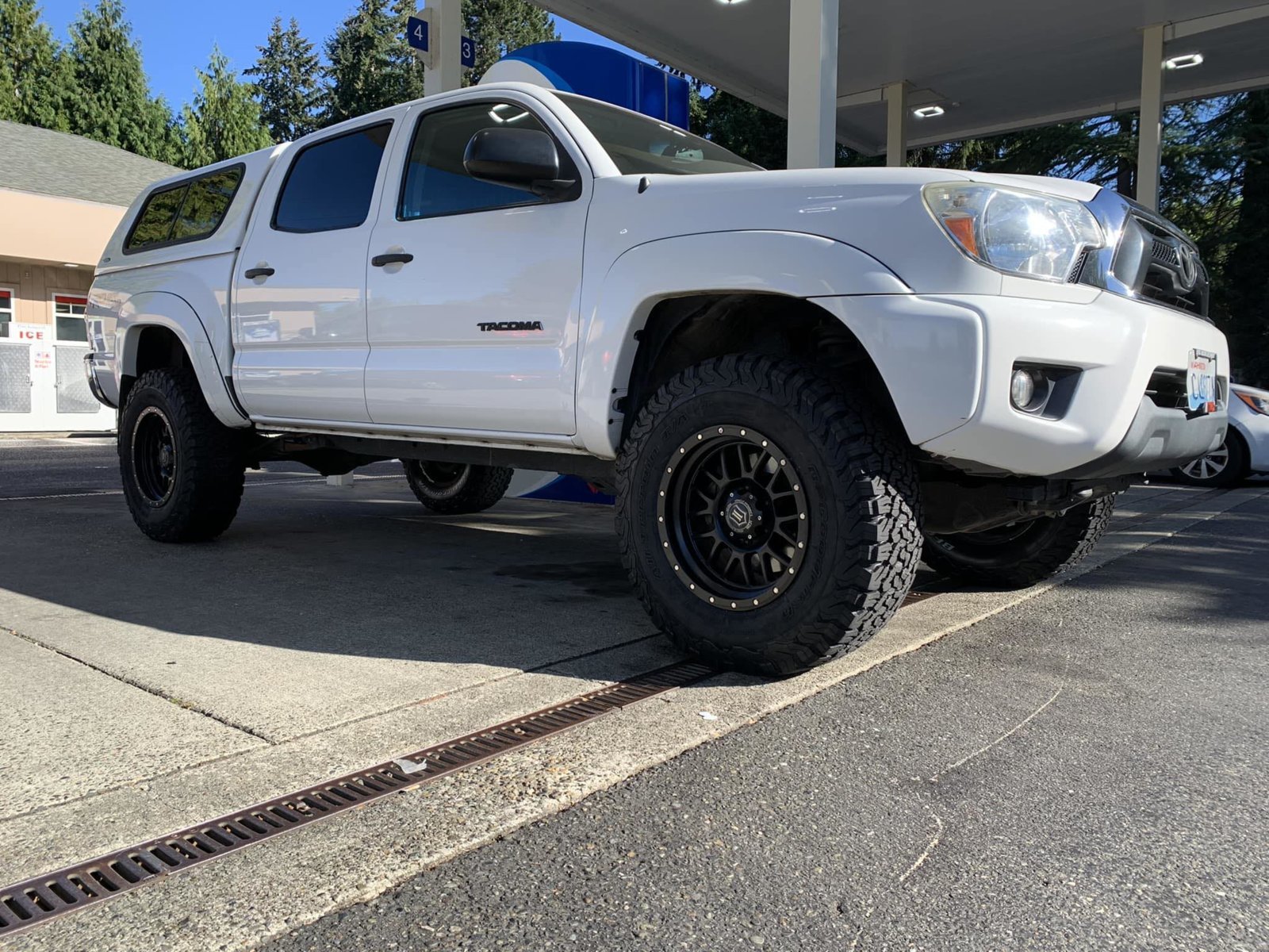 New tires 9-822.jpg