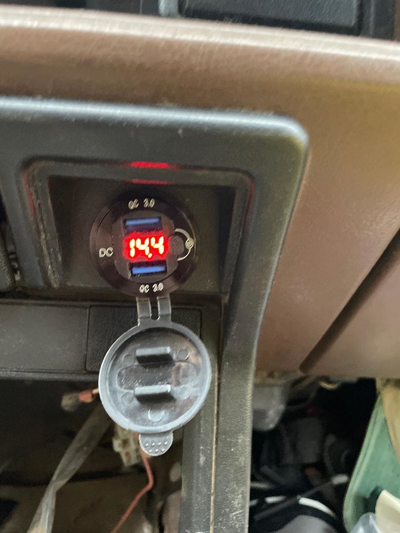 new voltmeter and usb charger.jpg