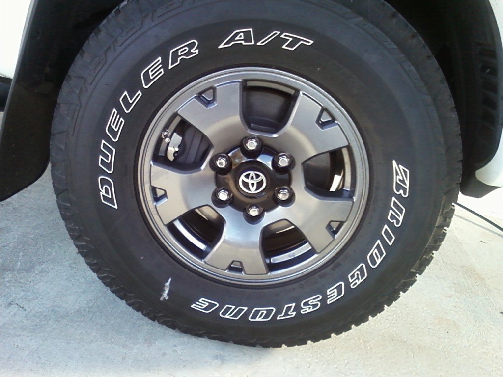 NewWheelandCentercap-1_ad214ed1a959d80031780410673738caa2e27e3b.jpg