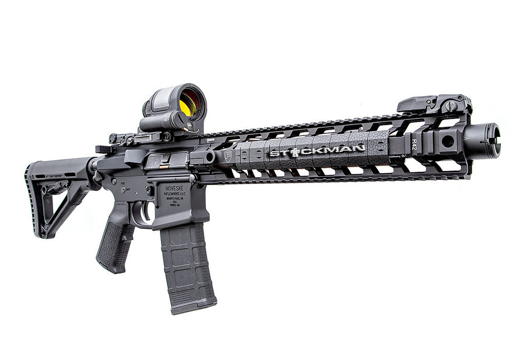 NOVESKE.jpg