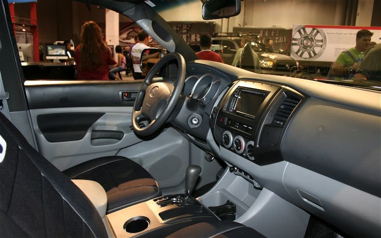 Oakley-Surf-Toyota-Tacoma-cockpit.JPG_5b200b4d394af9d74d299c02e16945c069591517.jpg