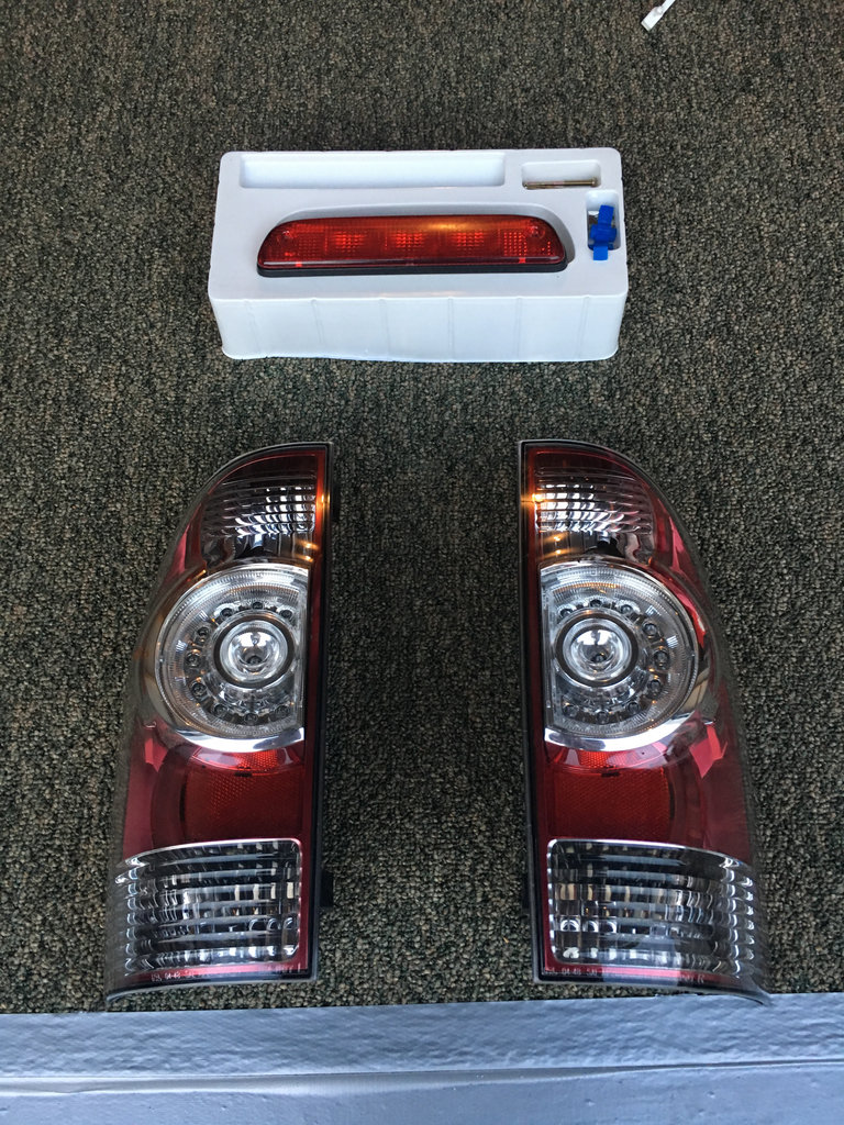 OEM tail lights-3rd brake light.jpg
