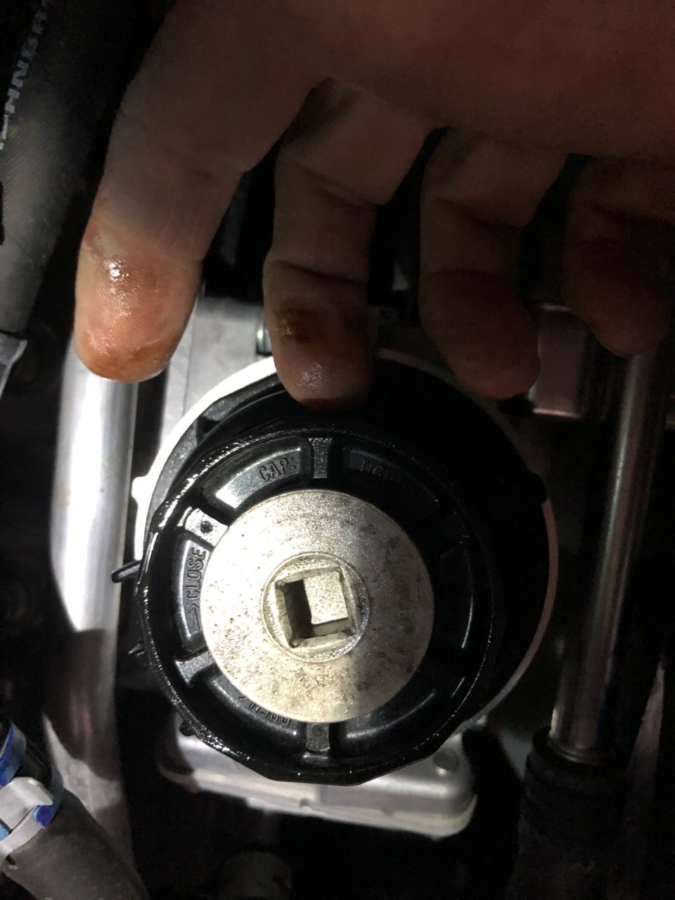 Oil leak at filter after dealer service 13OCT22.jpg