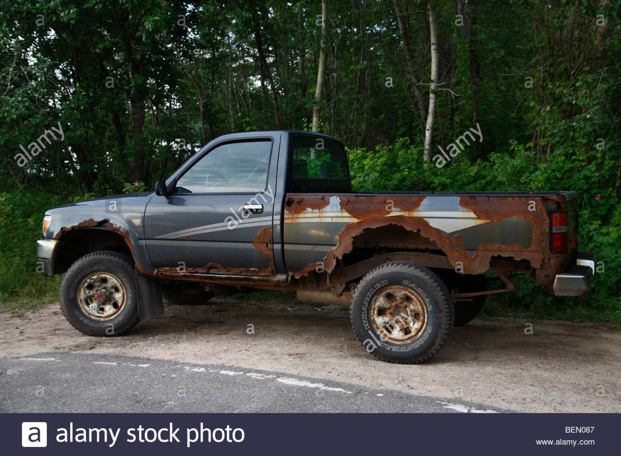 old-rusty-junky-toyota-pickup-truck-BEN087.jpg