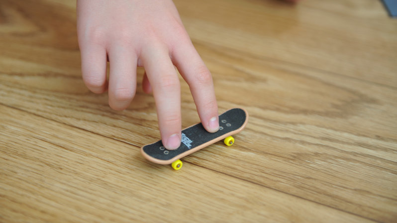 Ollie-on-a-Tech-Deck-Using-Three-Fingers-Step-6.jpg