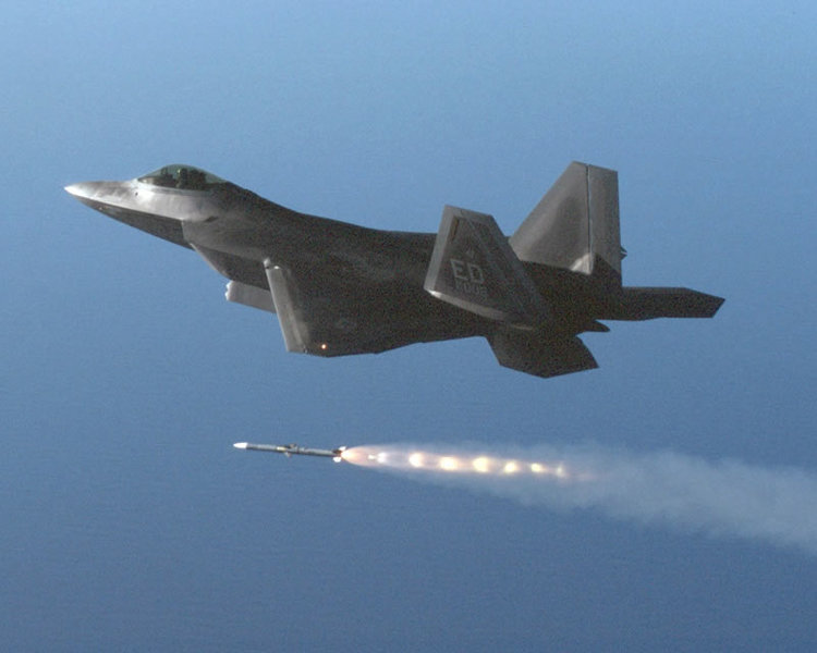 ORD_AIM-120C_AMRAAM_Launch_From_F-22_lg.jpg