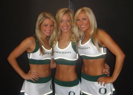 oregon-cheerleaders-18_122187045f30b73912aec610a60fe841fa917097.jpg