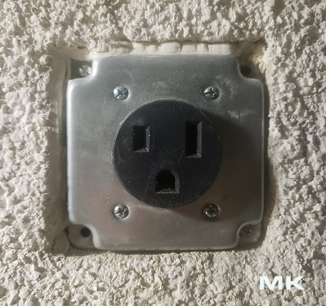 outlet.jpg