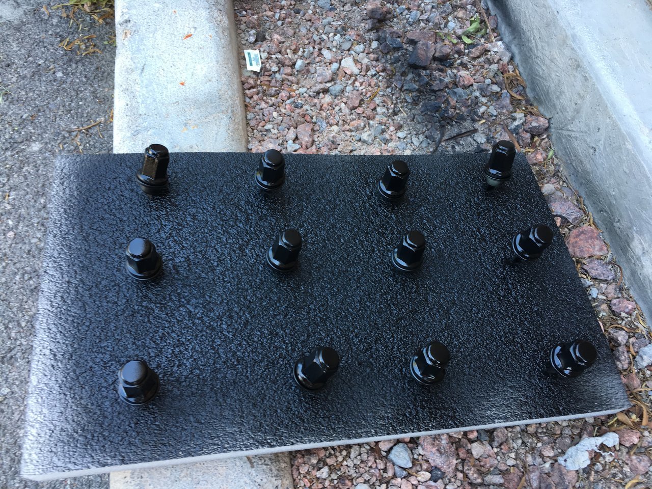 painting lug nuts.jpg
