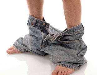 pants-around-ankles-de-84355262.jpg