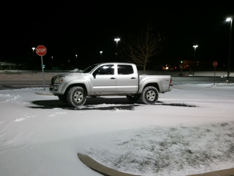 parkinglotsnow_7d201c159df3256c89b020a940fa05cda4f7b301.jpg