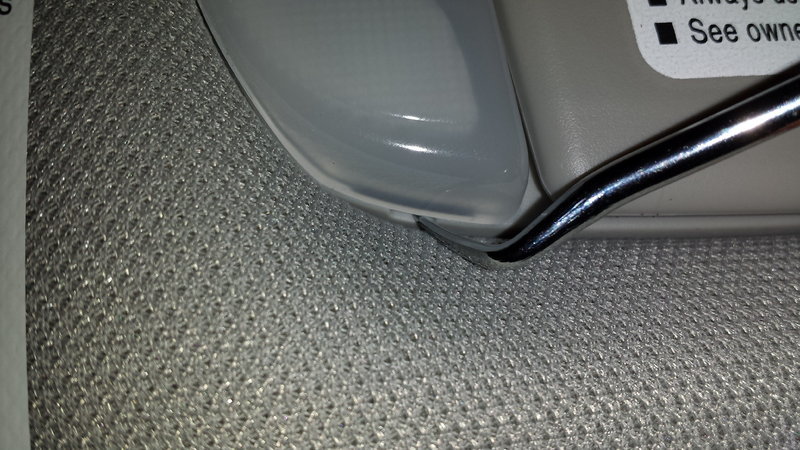 Passenger_vanity_mirror_light_cavity_tool.jpg