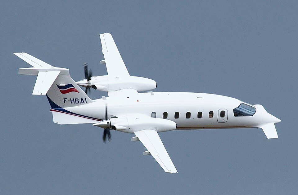 Piaggio_P-180_Avanti_Rennes_2010_(cropped).jpg