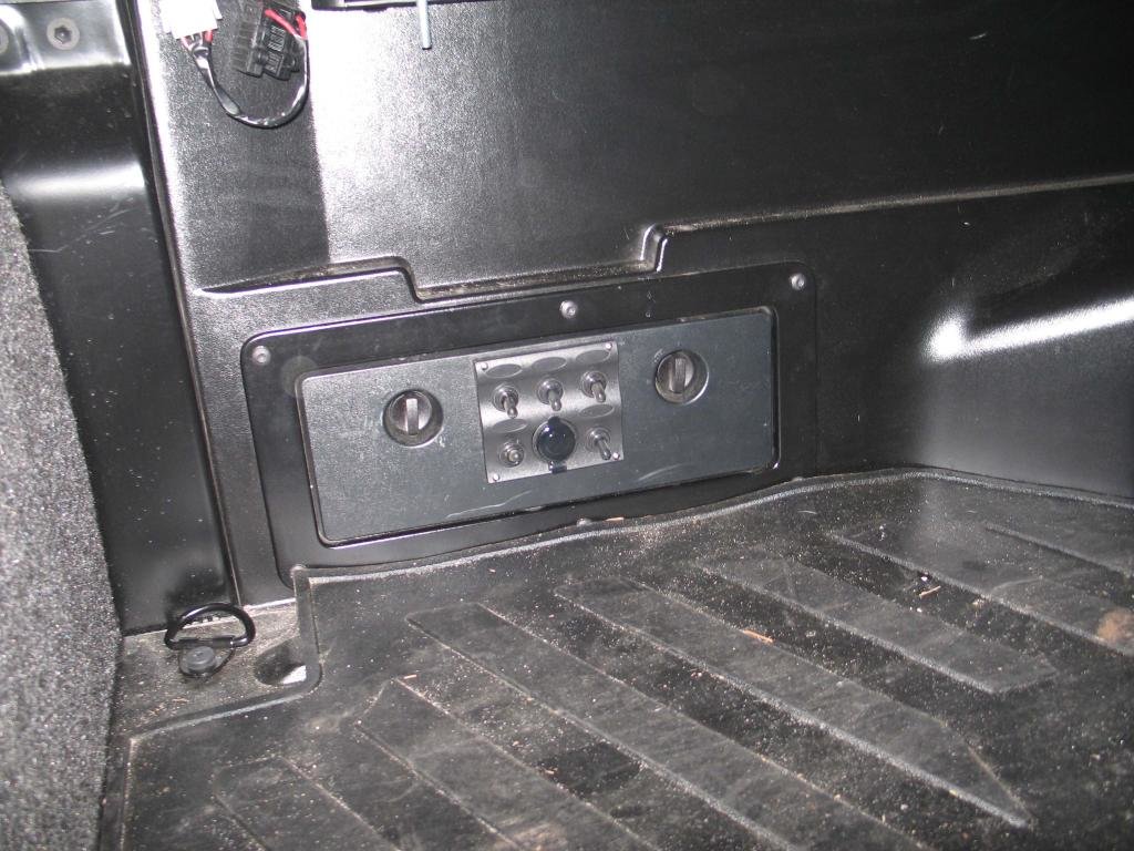 Picture13-SwitchPanelinstalledinBackofTr_bc663e5dc0a7bd3798f51e2847129e2317ff4df5.jpg
