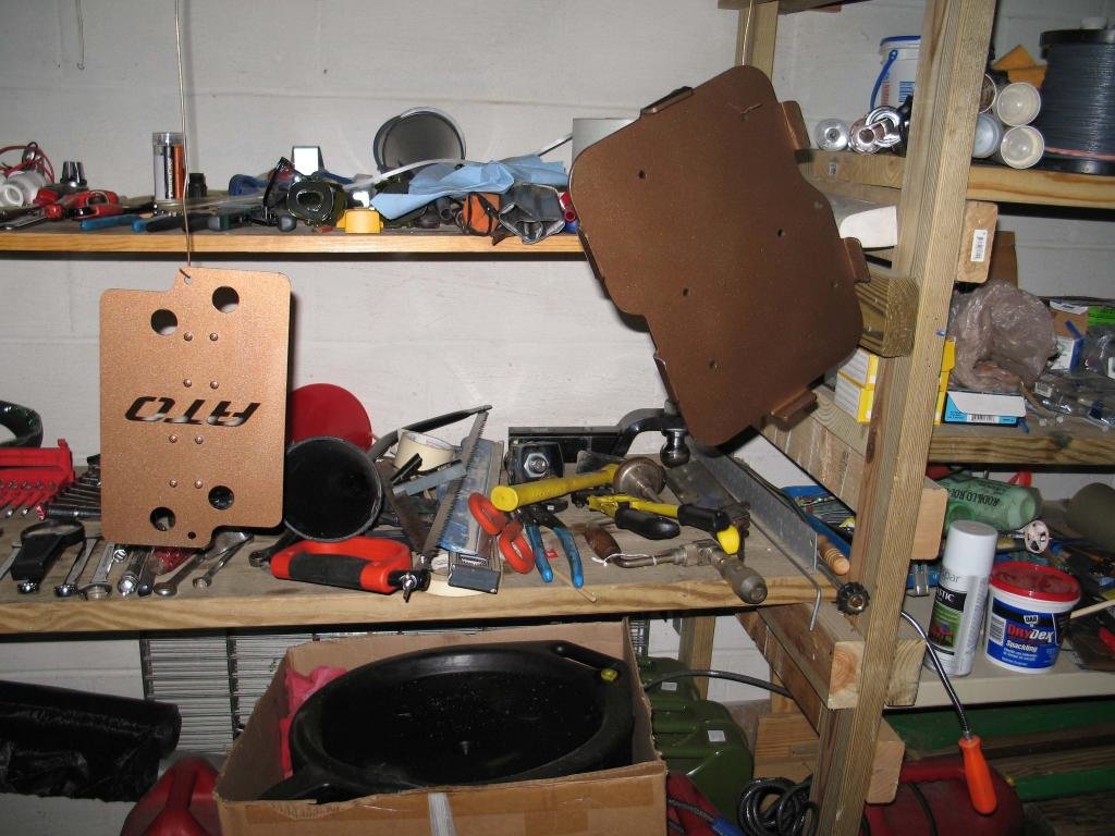 Picture5-PaintingNewBatteryPlates_cb5eca27799b412fecbaf4d81900ec87d3b58ff6.jpg