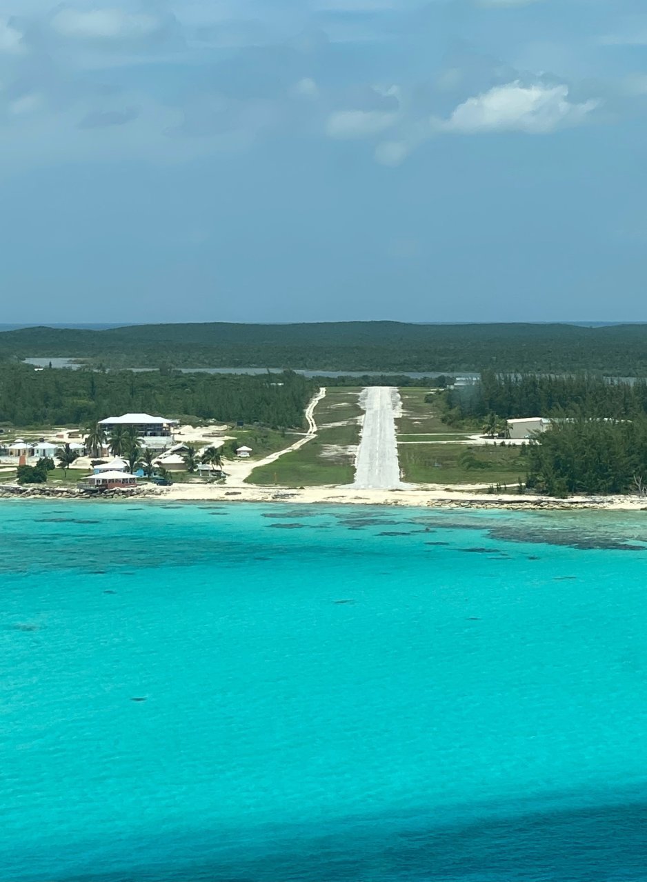 Pittstown Bahamas airport.jpg