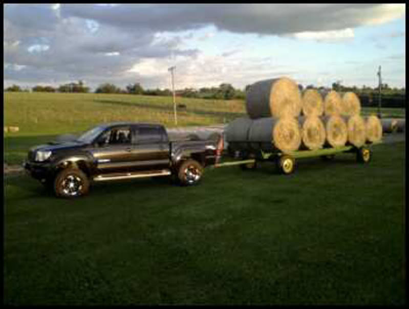 PullingHayWagons2009_52e8807b28cc506b546869cd3c0f00a97c91312b.jpg