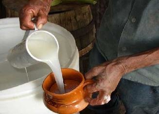 pulque_pour.jpg
