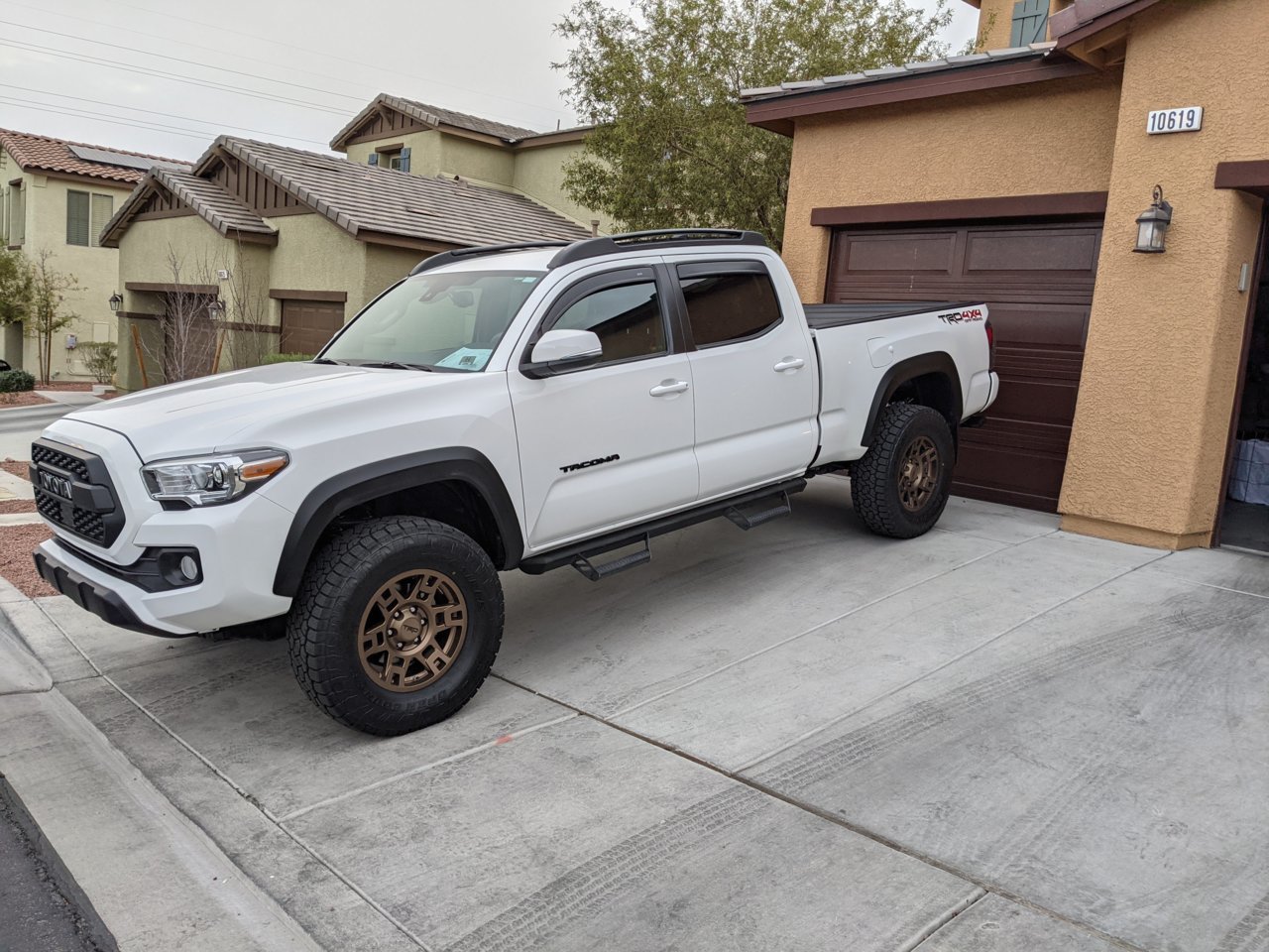 Anyone have pictures of bronze rims on their super white? | Page 2 ...