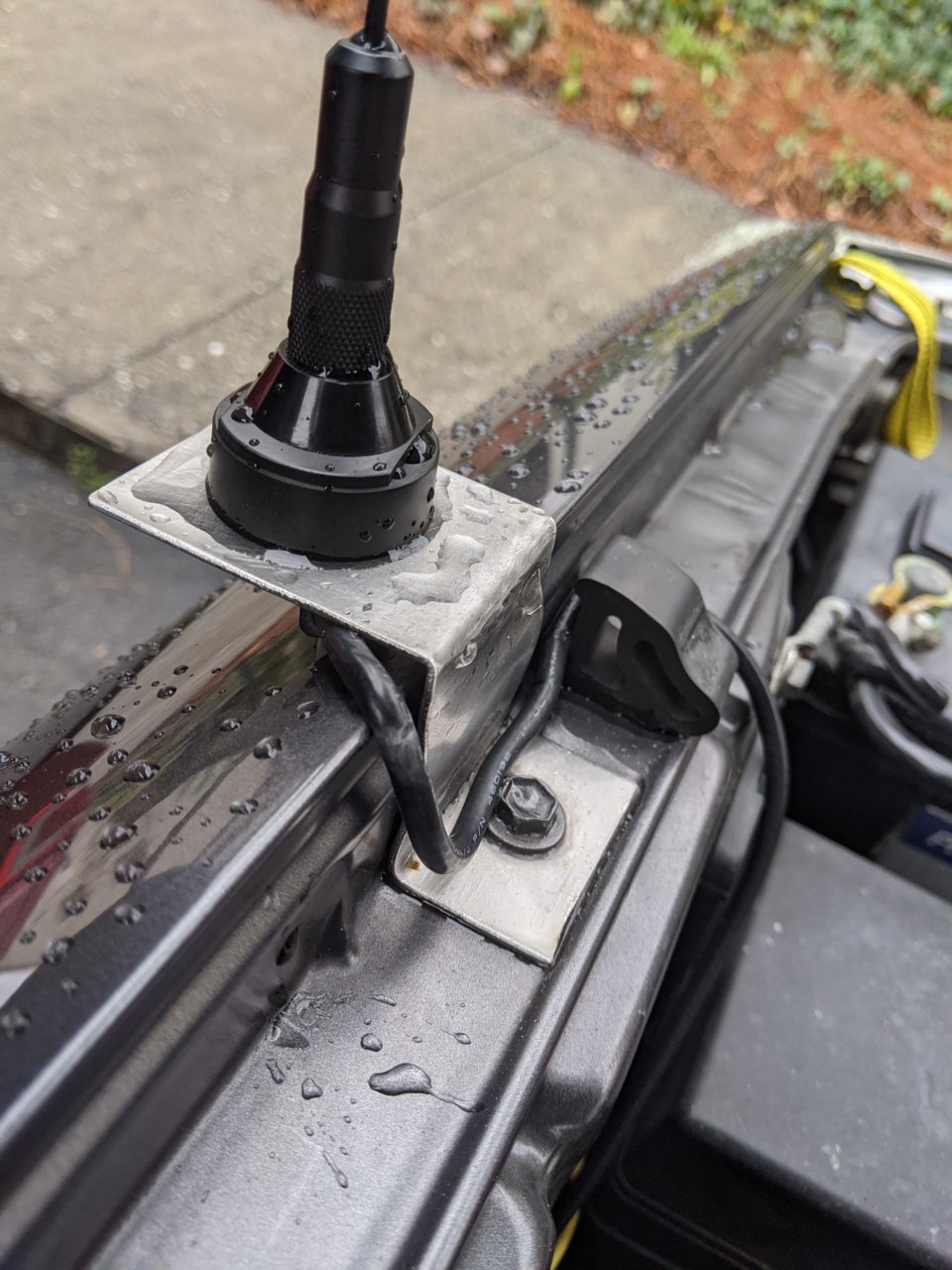 Diamond mount and Comet antenna on Xterra