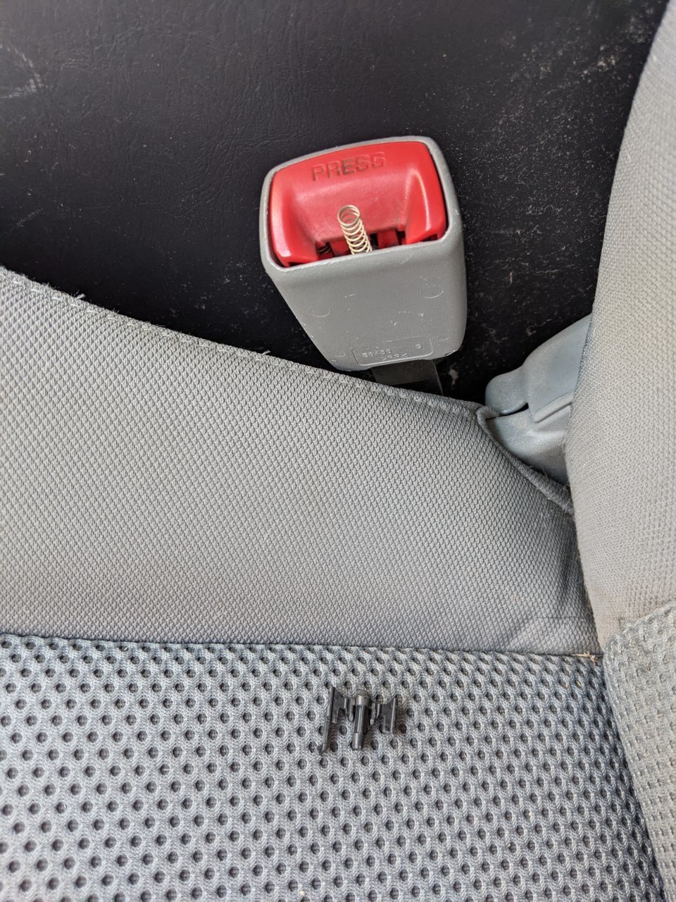 Broken seat belt - interesting failure