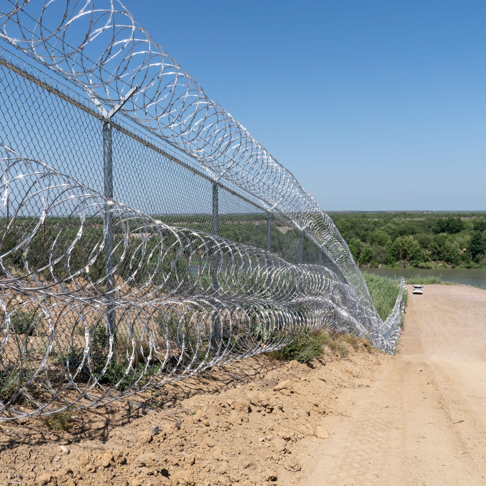 razor-wire-fence-pictured.jpg
