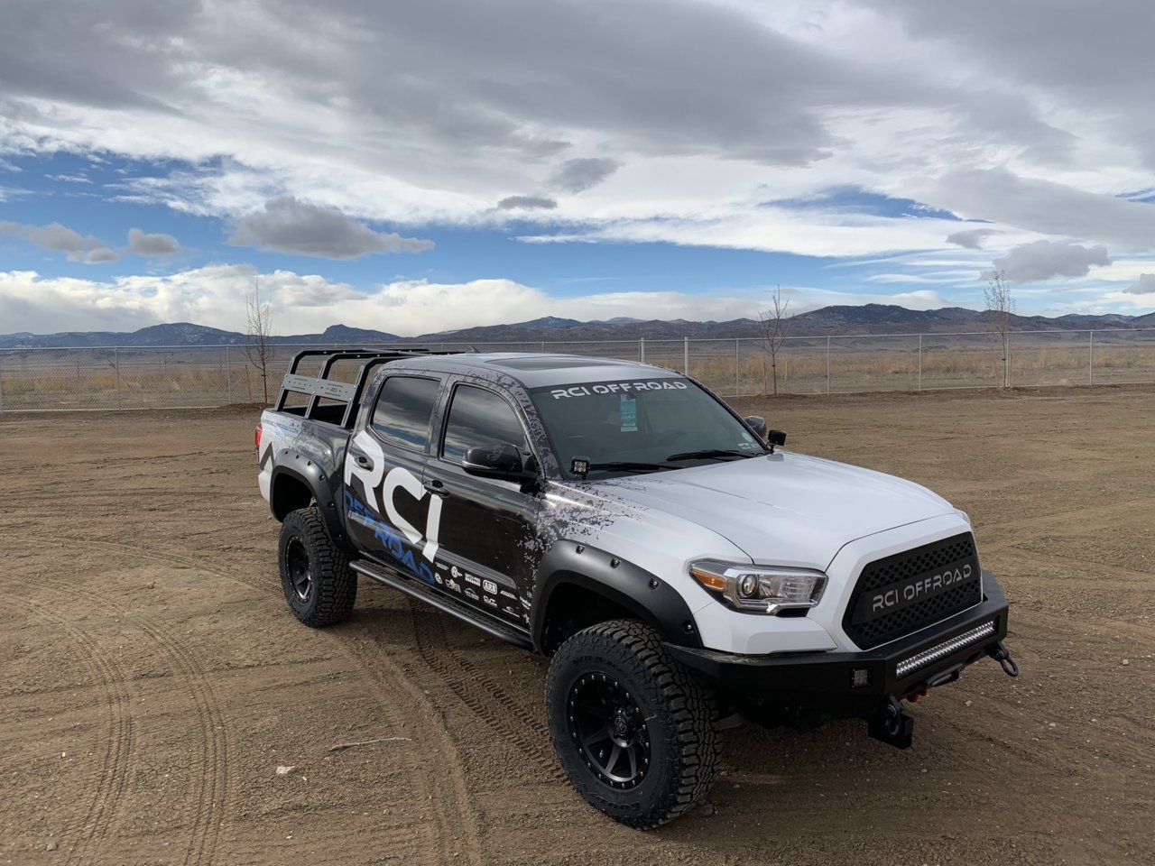 RCI_Offroad_18_Universal_Bed_Rack_5_2000x.jpg