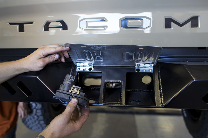 rear bumper licenseplate plug.jpg