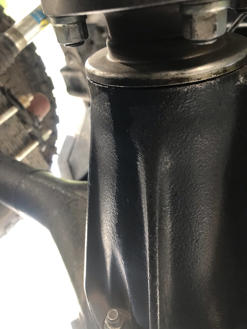 rear diff pinion leak.jpg