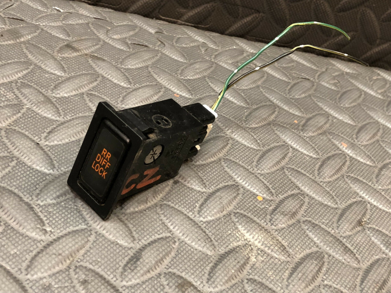 Rear DiFF Switch.jpg