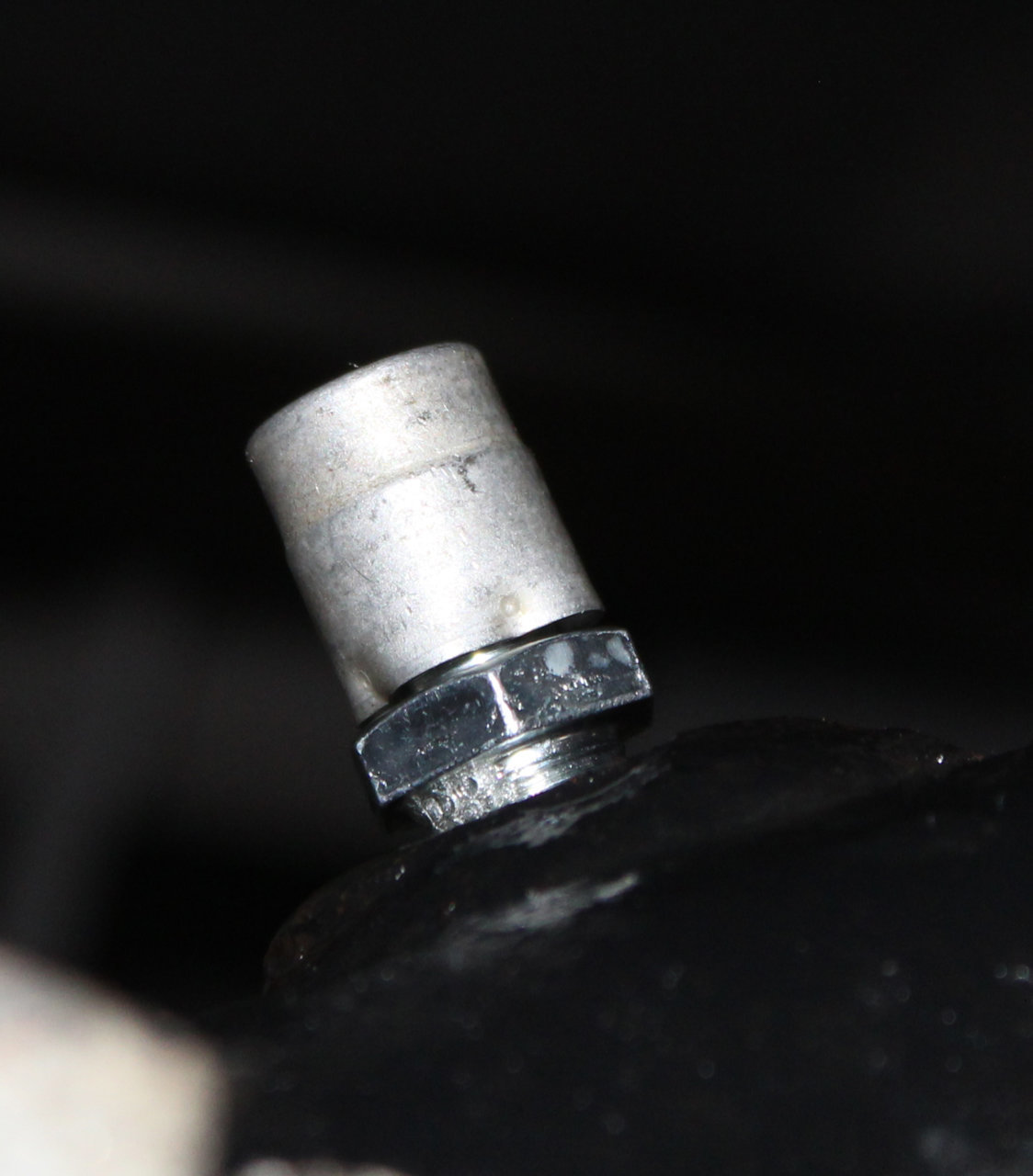 rear diff vent plug ~ 11 kropped.jpg