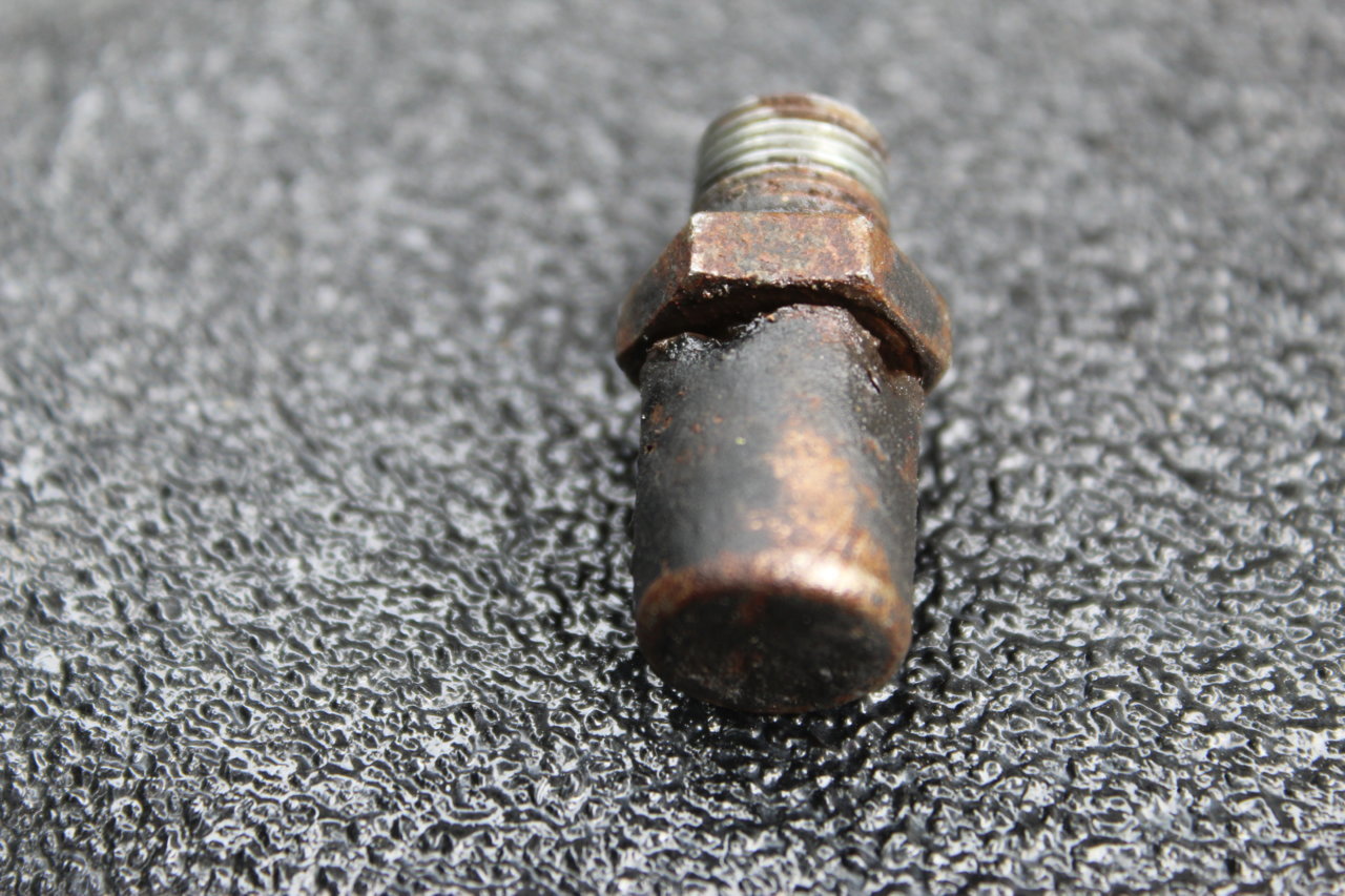 rear diff vent plug ~ 7.jpg